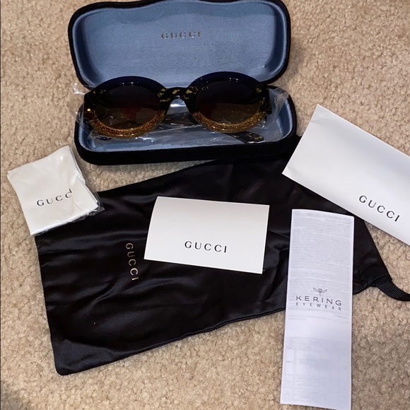 💕HOST PICK 💕Gucci sunglasses - Picture 6 of 7